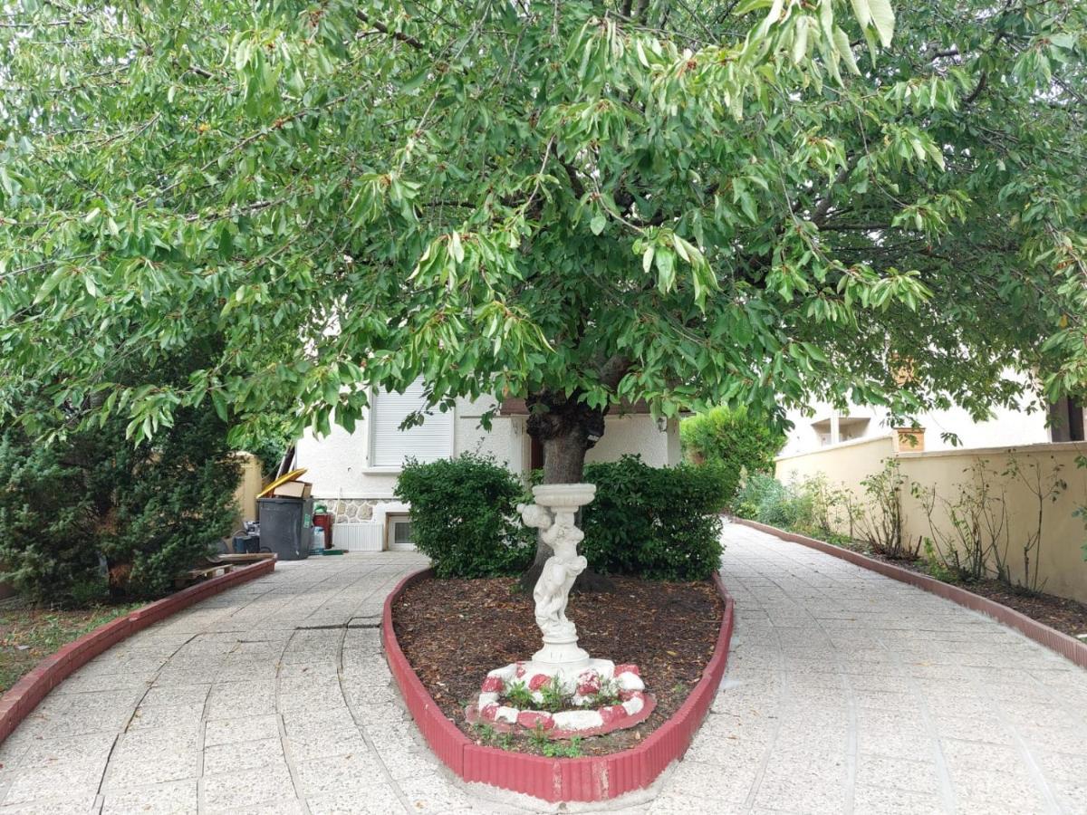 Happy Land Holliday Residential Hotel Epinay-sur-Seine Ngoại thất bức ảnh